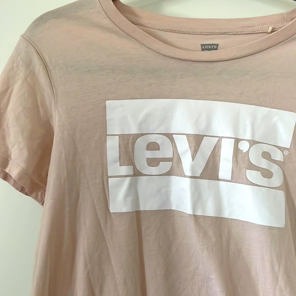 Levi’s Light Pink Logo Tee Shirt